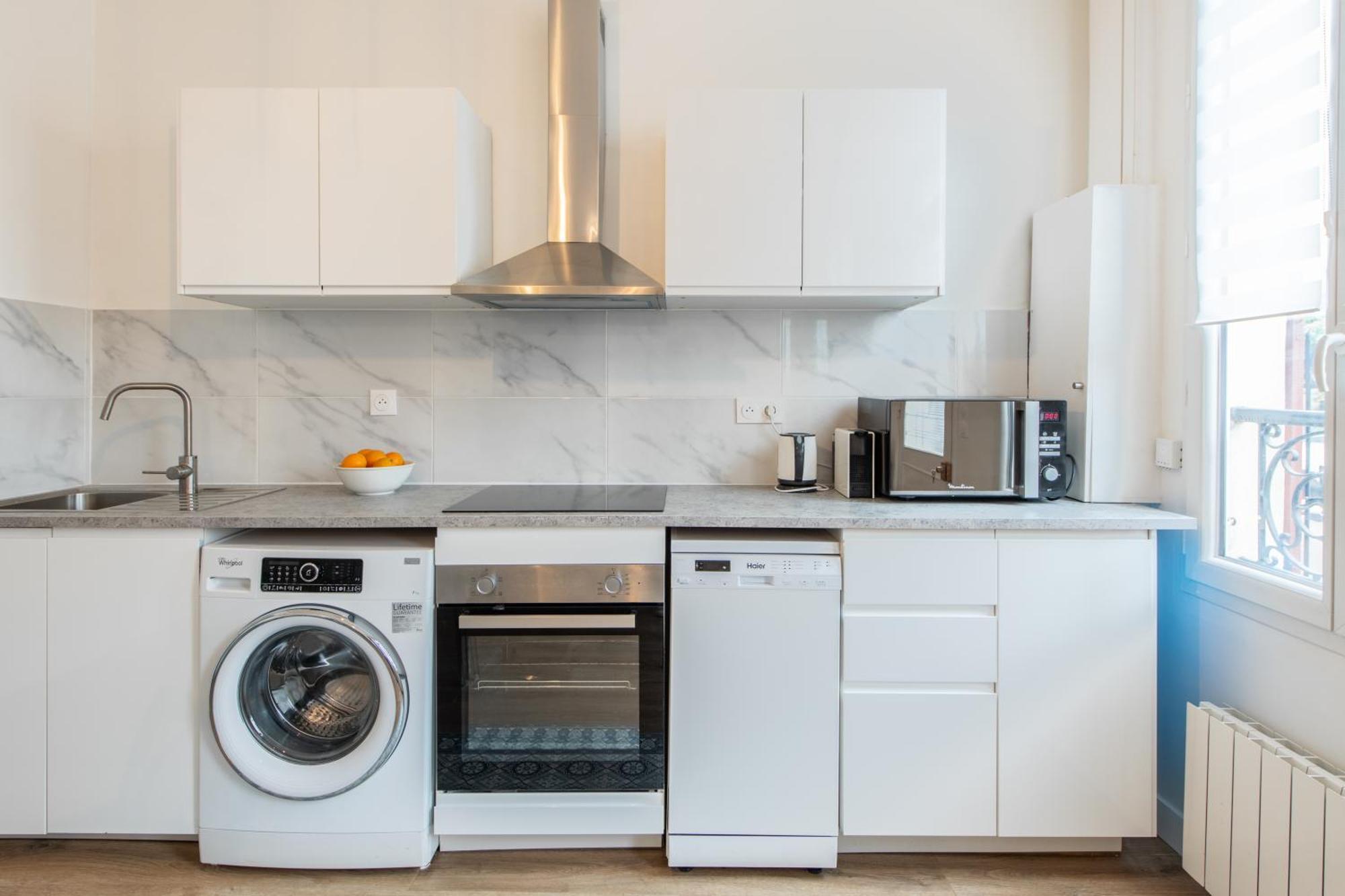 Apartment Spacious And Bright 2-bedroom Large Very Close To Paris - Near Metro