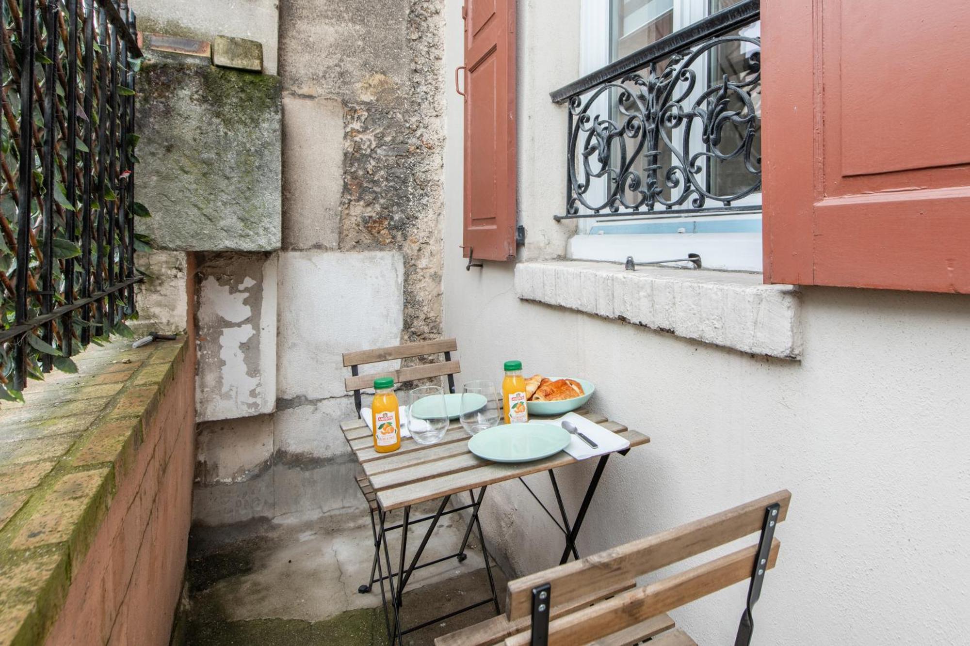 Apartment Spacious And Bright 2-bedroom Large Very Close To Paris - Near Metro