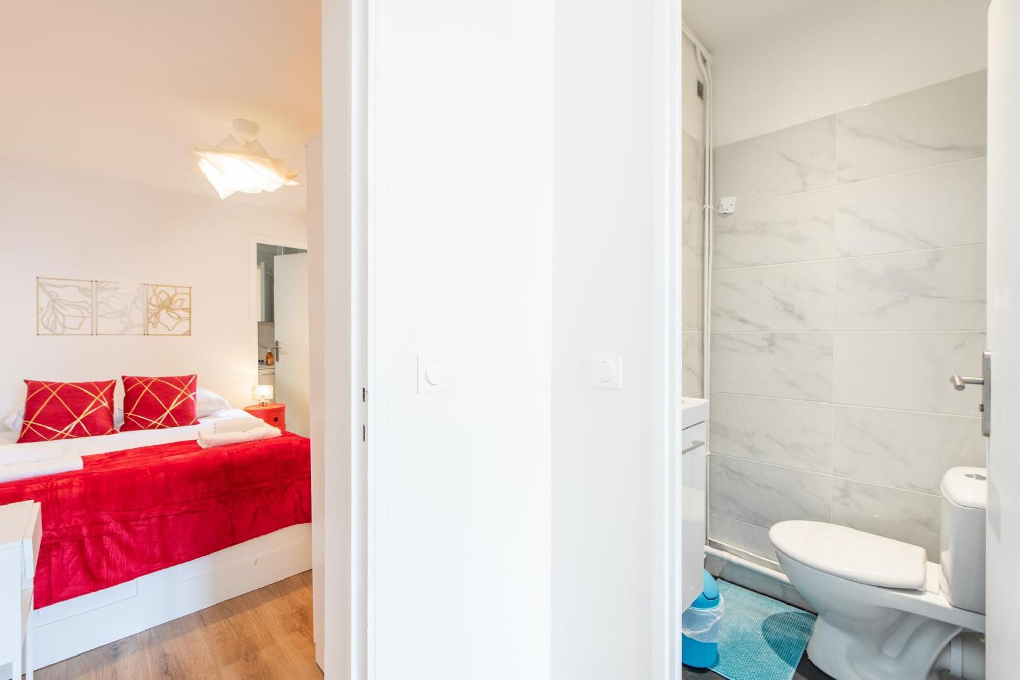 Spacious And Bright 2-bedroom Large Very Close To Paris - Near Metro Boulogne-Billancourt