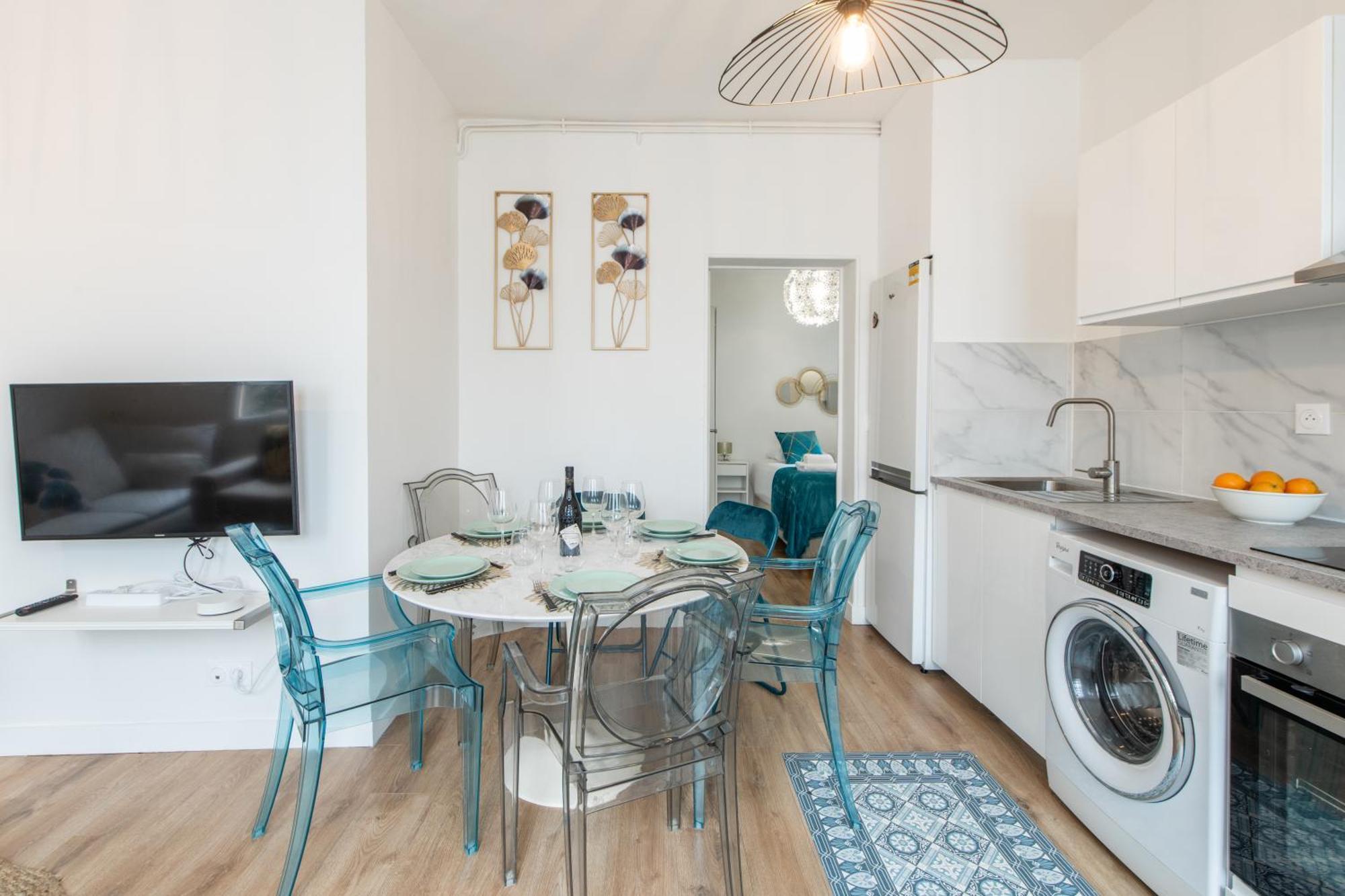 Apartment Spacious And Bright 2-bedroom Large Very Close To Paris - Near Metro *