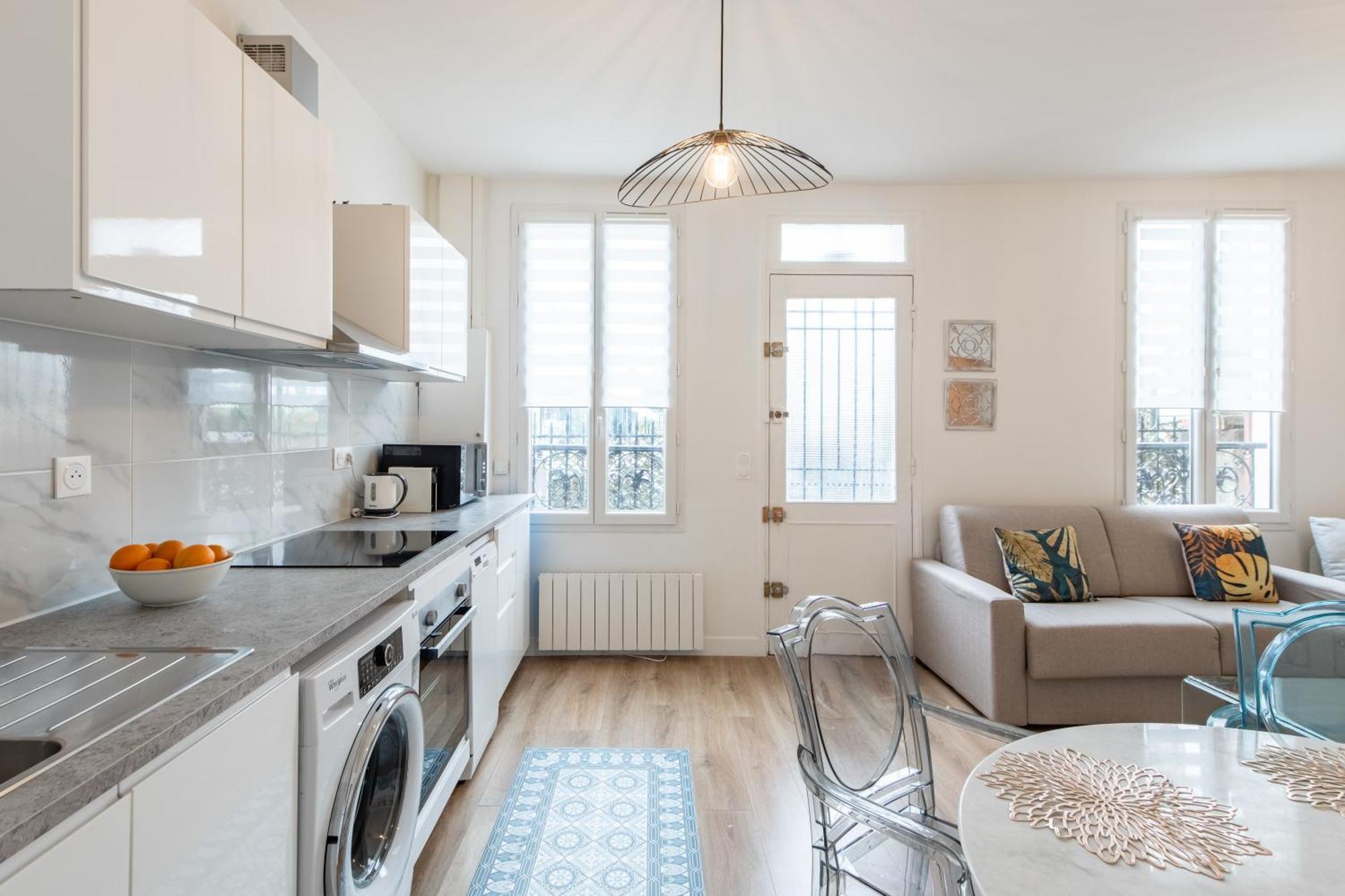 Spacious And Bright 2-bedroom Large Very Close To Paris - Near Metro Apartment