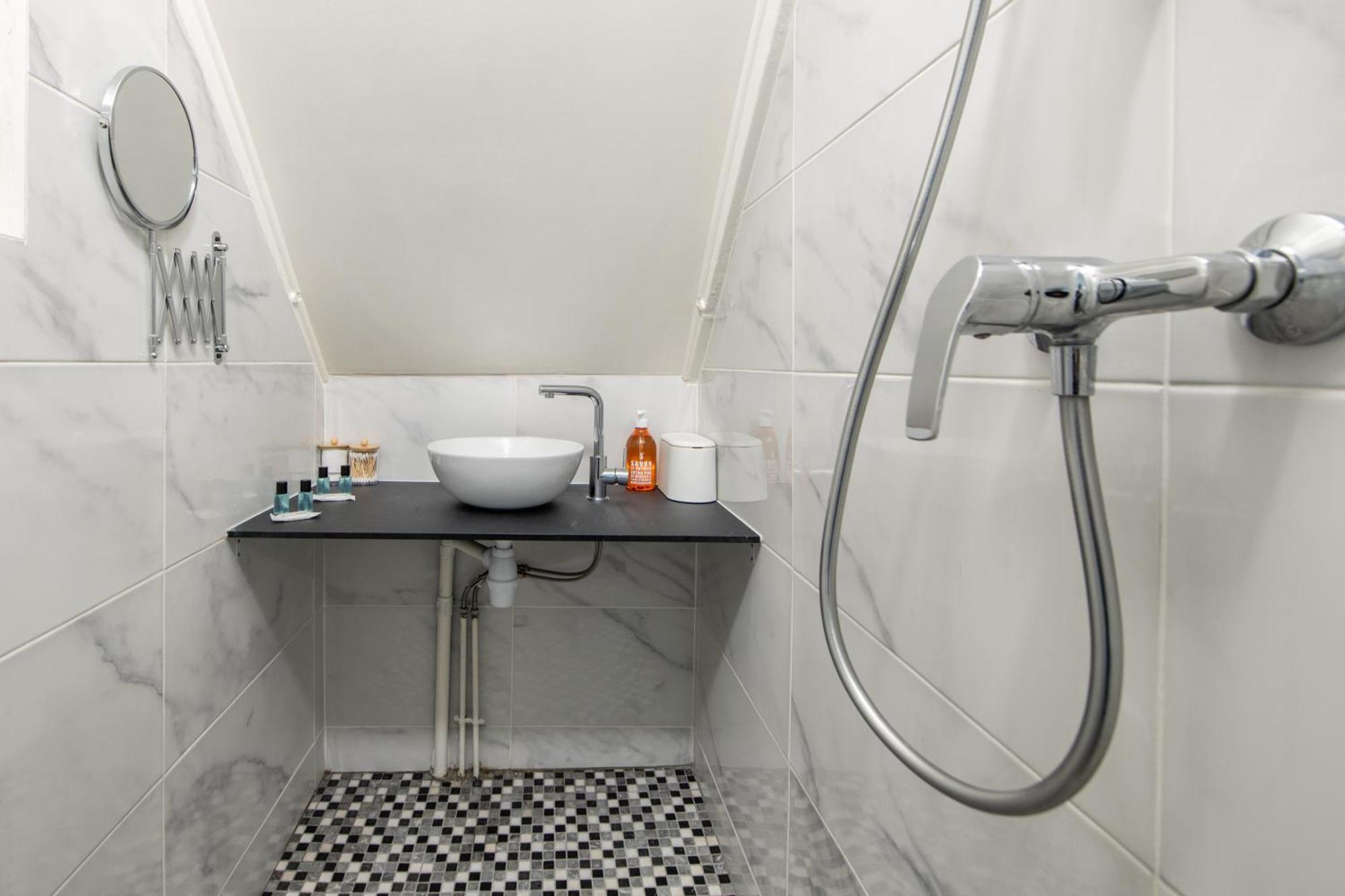Apartment Spacious And Bright 2-bedroom Large Very Close To Paris - Near Metro