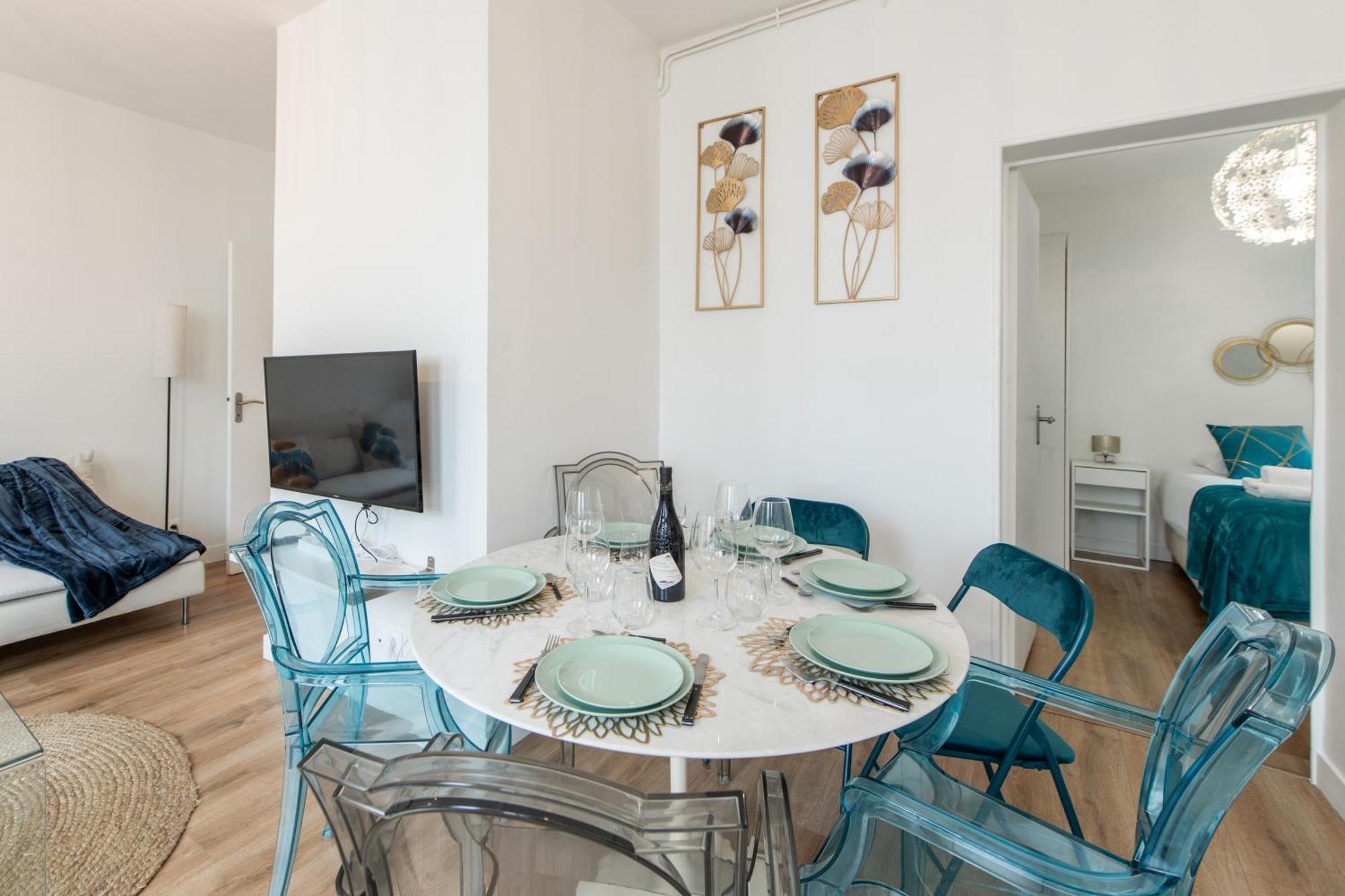 Spacious And Bright 2-bedroom Large Very Close To Paris - Near Metro Apartment *