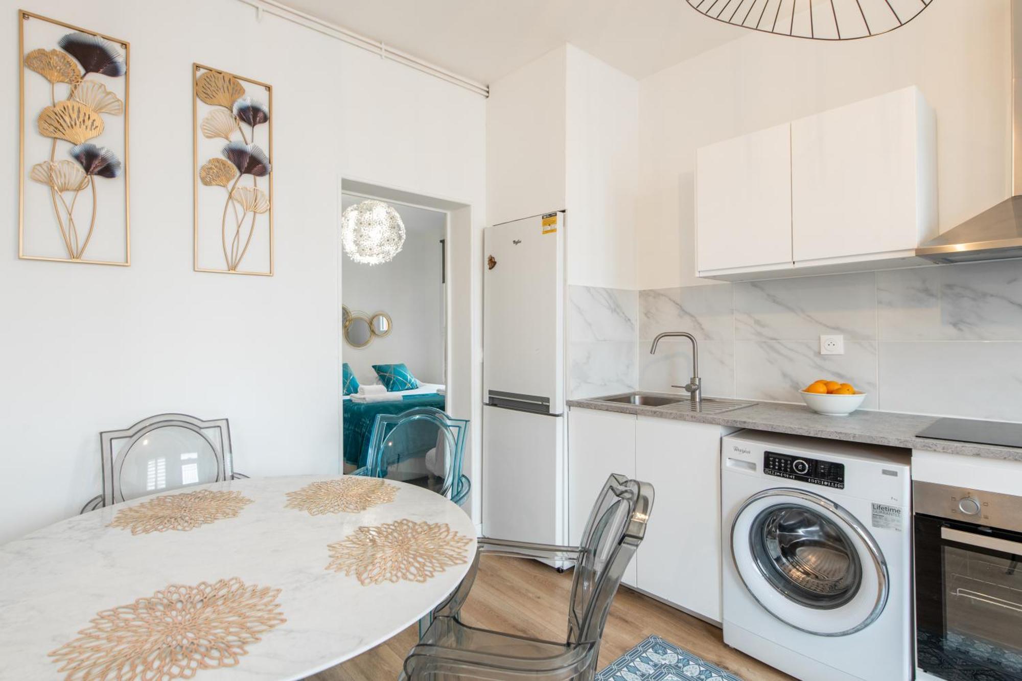 Apartment Spacious And Bright 2-bedroom Large Very Close To Paris - Near Metro *