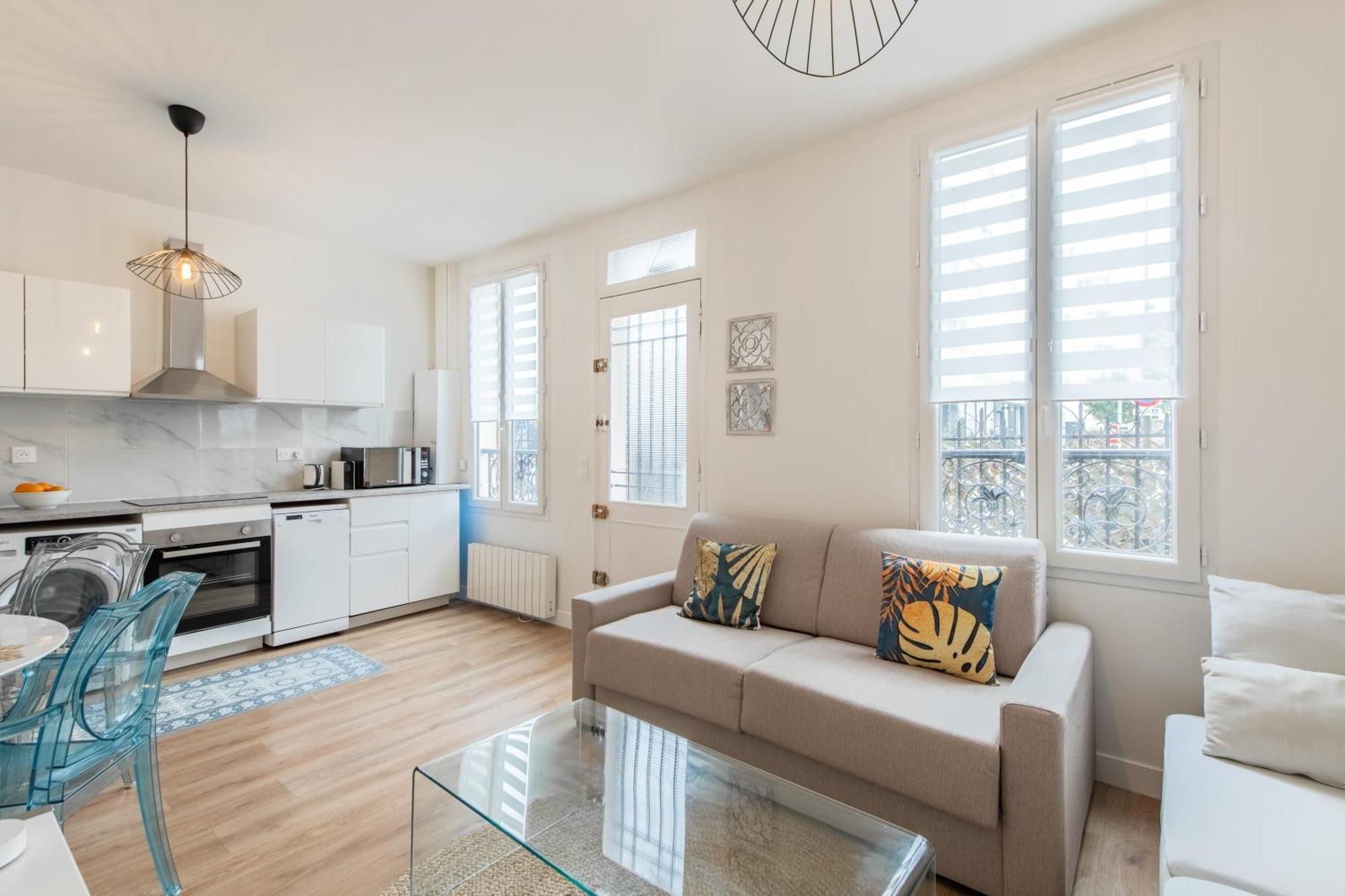 Spacious And Bright 2-bedroom Large Very Close To Paris - Near Metro *