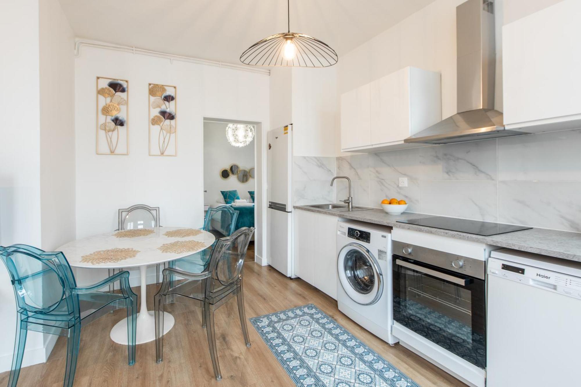 Spacious And Bright 2-bedroom Large Very Close To Paris - Near Metro Apartment Boulogne-Billancourt