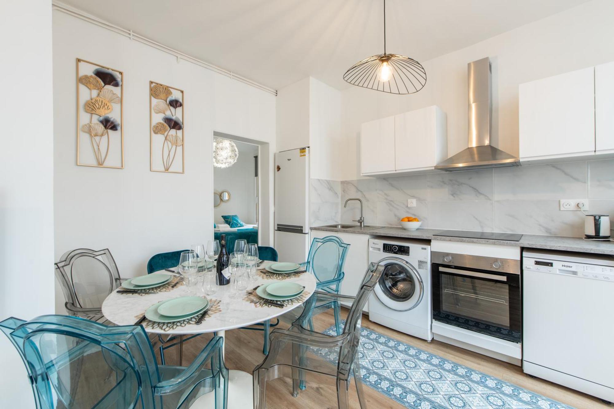 Apartment Spacious And Bright 2-bedroom Large Very Close To Paris - Near Metro *